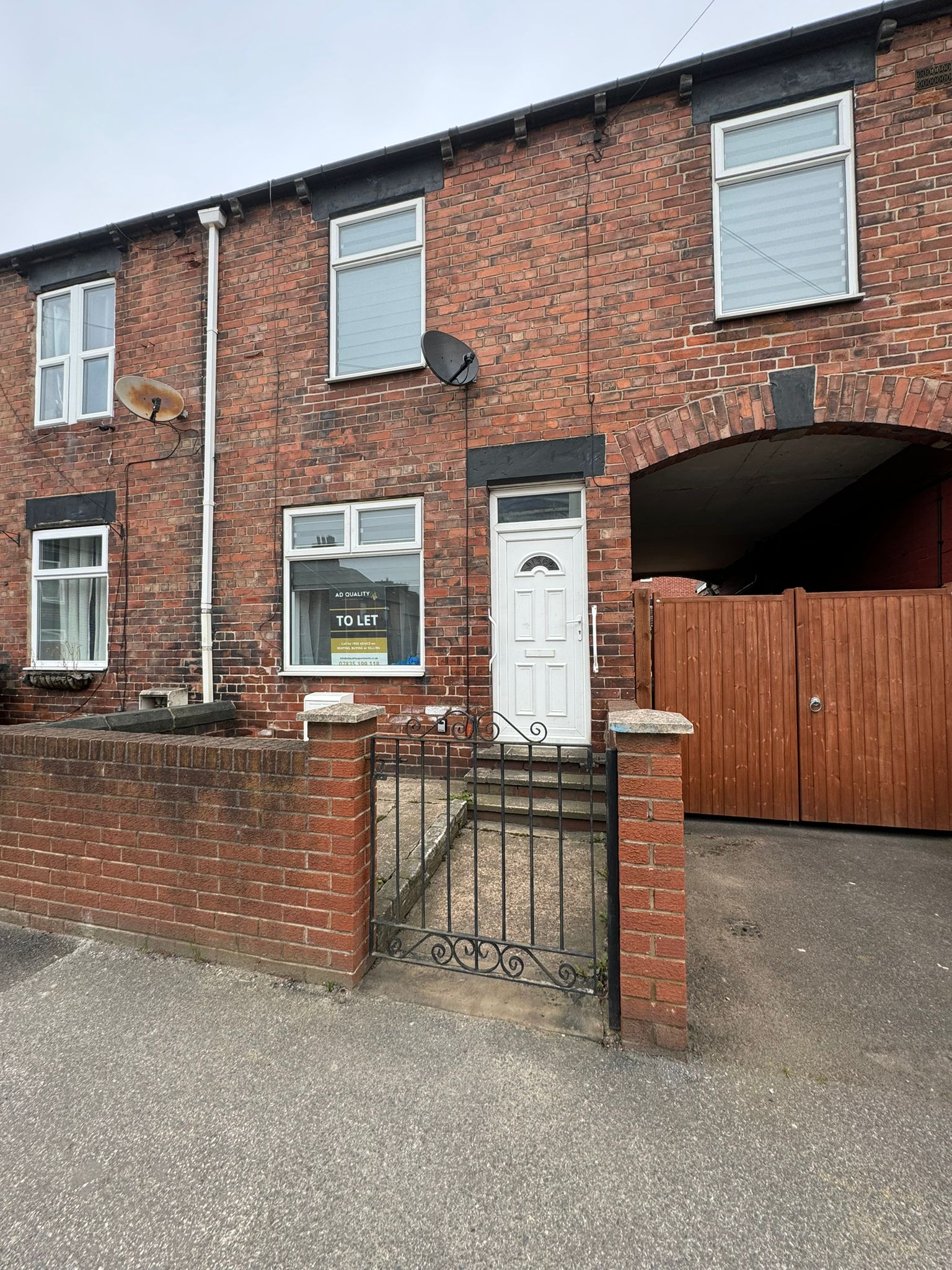 136 SNAPE HILL, DARFIELD, BARNSLEY, S739LT